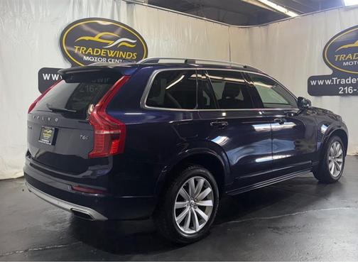 2016 Volvo XC90 T6 Momentum