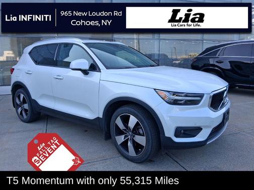 Crystal White Metallic 2021 Volvo XC40 T5 Momentum