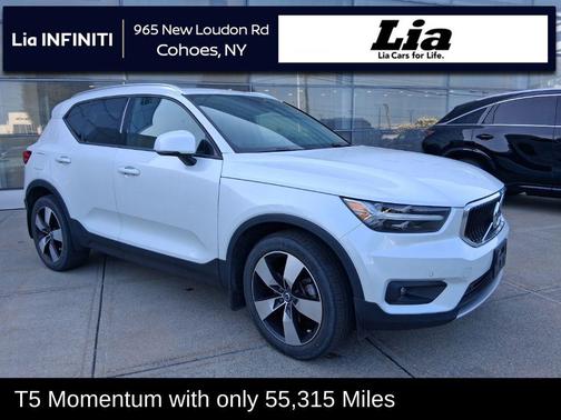 Crystal White Metallic 2021 Volvo XC40 T5 Momentum