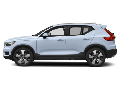 Crystal White Metallic 2021 Volvo XC40 T5 Momentum