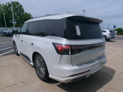 2025 INFINITI QX80 Luxe