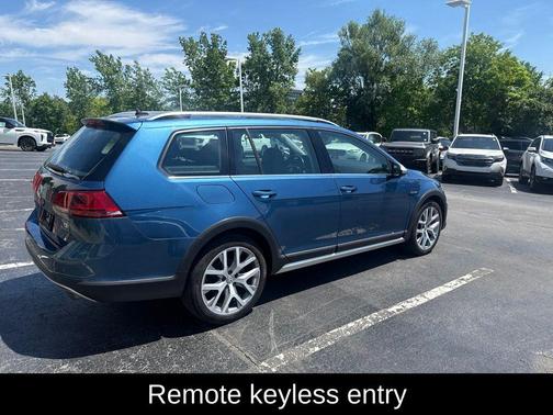Silk Blue Metallic 2017 Volkswagen Golf Alltrack TSI SEL