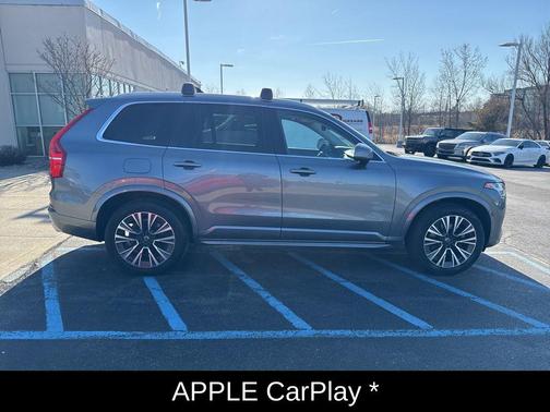 2020 Volvo XC90 T6 Momentum