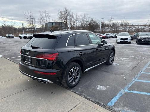 Mythos Black Metallic 2025 Audi Q5 45 S line Premium Plus