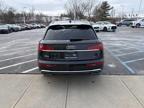 Mythos Black Metallic 2025 Audi Q5 45 S line Premium Plus