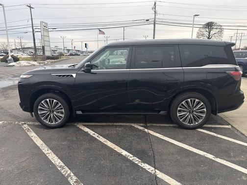 2026 INFINITI QX80 Luxe