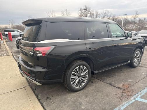 2026 INFINITI QX80 Luxe