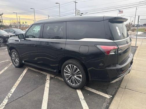 2026 INFINITI QX80 Luxe