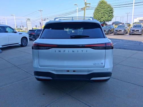 Radiant White 2027 INFINITI QX60 LUXE AWD
