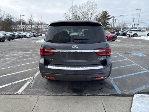 2023 INFINITI QX80 Luxe
