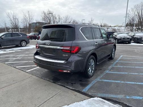 2023 INFINITI QX80 Luxe