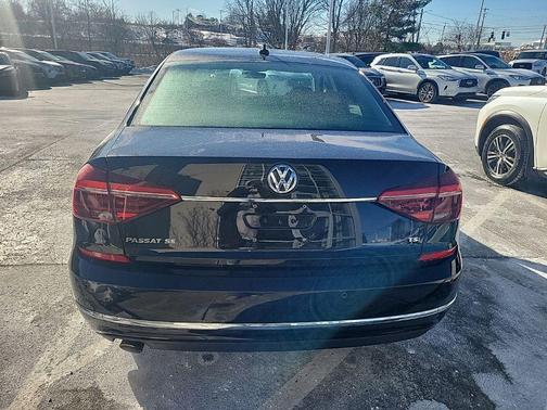 2017 Volkswagen Passat 1.8T SE w/Technology