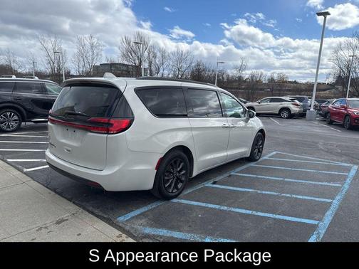 2021 Chrysler Pacifica Touring L