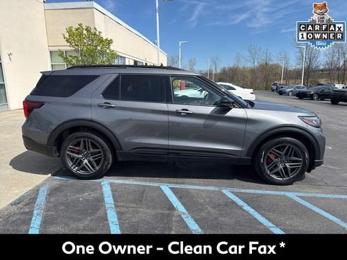 CARBONIZED GRAY METALLIC 2025 Ford Explorer ST-Line