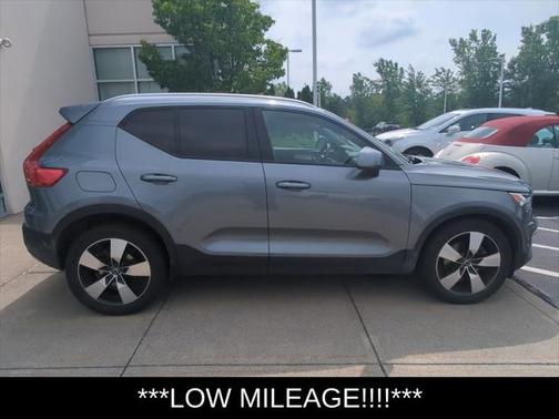 2019 Volvo XC40 T5 Momentum