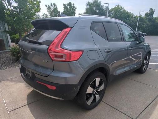 2019 Volvo XC40 T5 Momentum