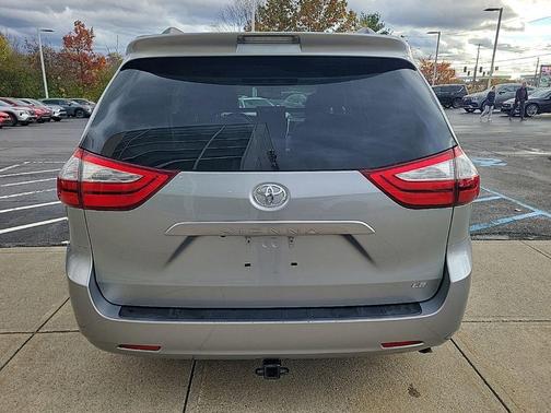 2017 Toyota Sienna LE