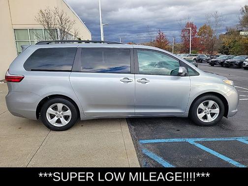 2017 Toyota Sienna LE