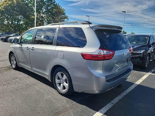 2017 Toyota Sienna LE