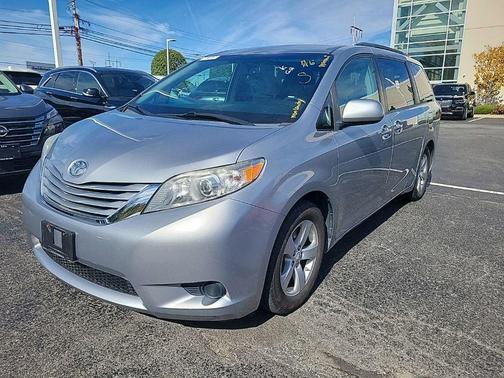 2017 Toyota Sienna LE