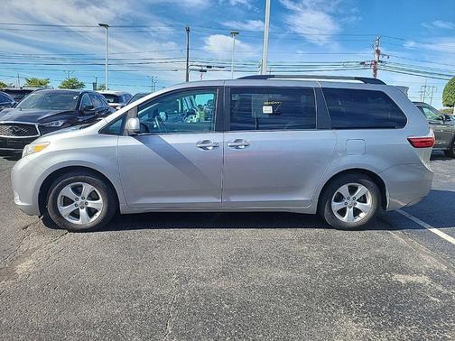 2017 Toyota Sienna LE