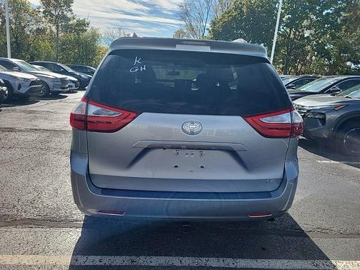 2017 Toyota Sienna LE