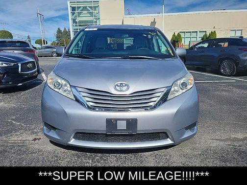 2017 Toyota Sienna LE