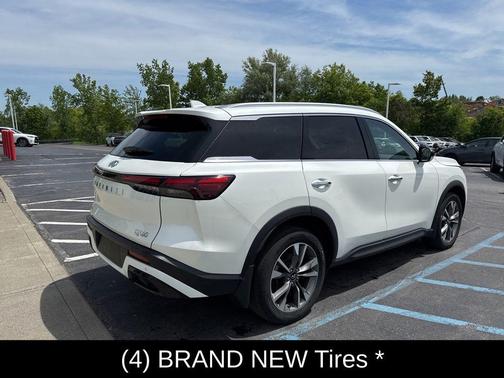 Majestic White 2025 INFINITI QX60 Luxe