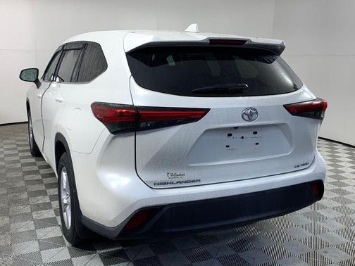 2021 Toyota Highlander LE
