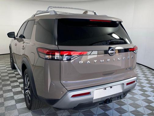 2023 Nissan Pathfinder Platinum 4WD