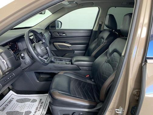 2023 Nissan Pathfinder Platinum 4WD