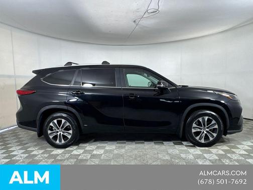 Midnight Black Metallic 2023 Toyota Highlander XLE