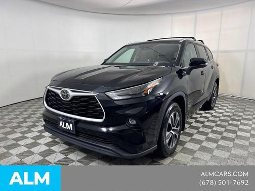 Midnight Black Metallic 2023 Toyota Highlander XLE