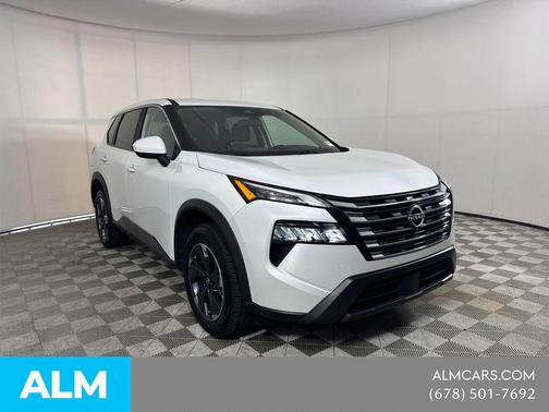 Everest White Pearl 2025 Nissan Rogue SV