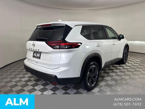 Everest White Pearl 2025 Nissan Rogue SV