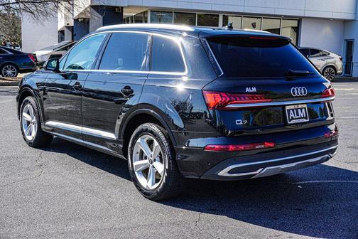 2024 Audi Q7 45 Premium Plus