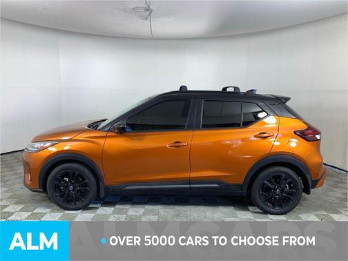 2022 Nissan Kicks SR