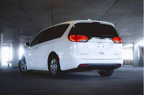 2019 Chrysler Pacifica Hybrid Touring Plus