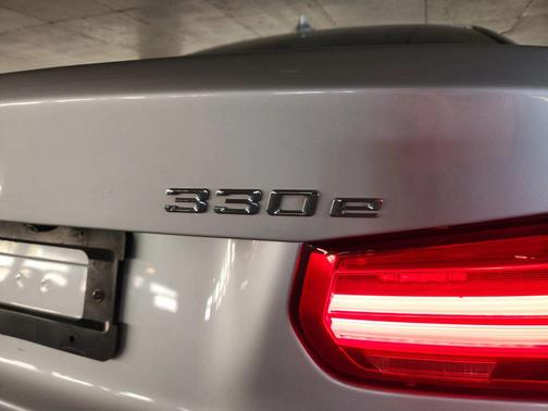 2018 BMW 330e iPerformance