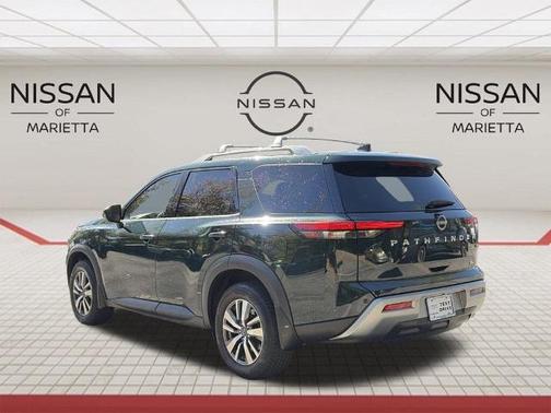 2024 Nissan Pathfinder SL