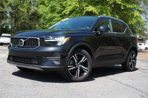 2024 Volvo XC40 B5 Core