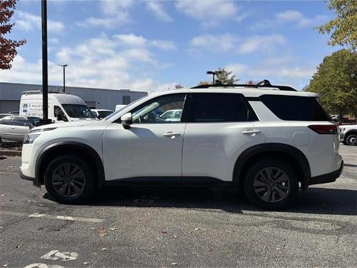 2022 Nissan Pathfinder SV