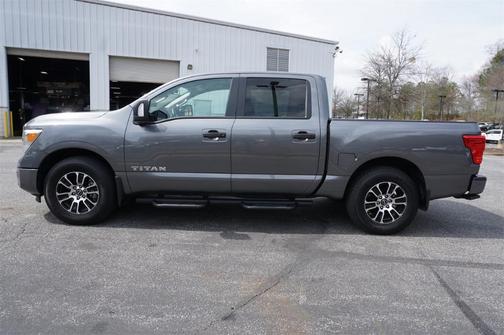 2024 Nissan Titan SV