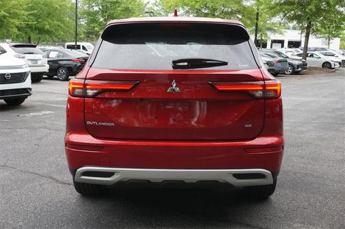 2023 Mitsubishi Outlander SE