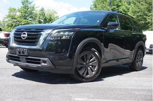 2024 Nissan Pathfinder SV
