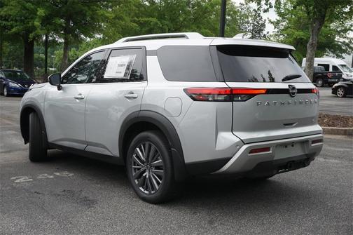 2025 Nissan Pathfinder SL