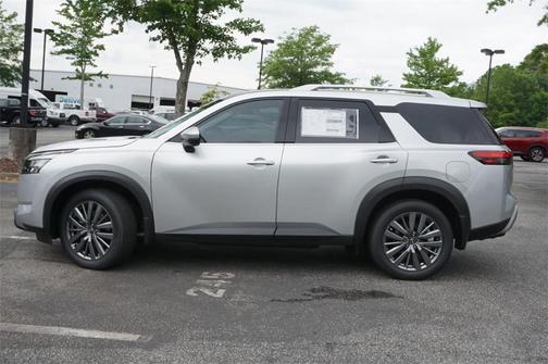 2025 Nissan Pathfinder SL