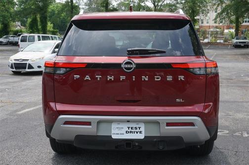 2025 Nissan Pathfinder SL