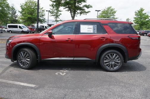 2025 Nissan Pathfinder SL