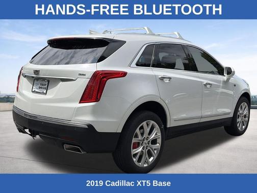 Crystal White Tri-Coat 2019 Cadillac XT5 Base
